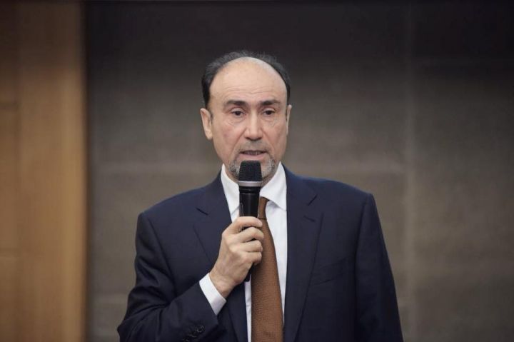 Baza Palatadan özəl büroya əvəzsiz ötürülüb