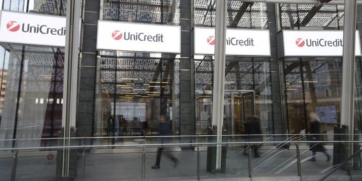 İtaliyanın iri bankının gəlirləri və xalis mənfəəti azalıb