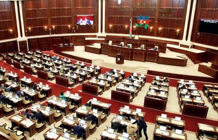 Milli Məclis 28 məsələ üçün toplaşır