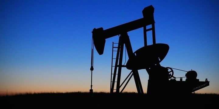 ABŞ, neftin qiymətinə dair proqnozunu dəyişdi