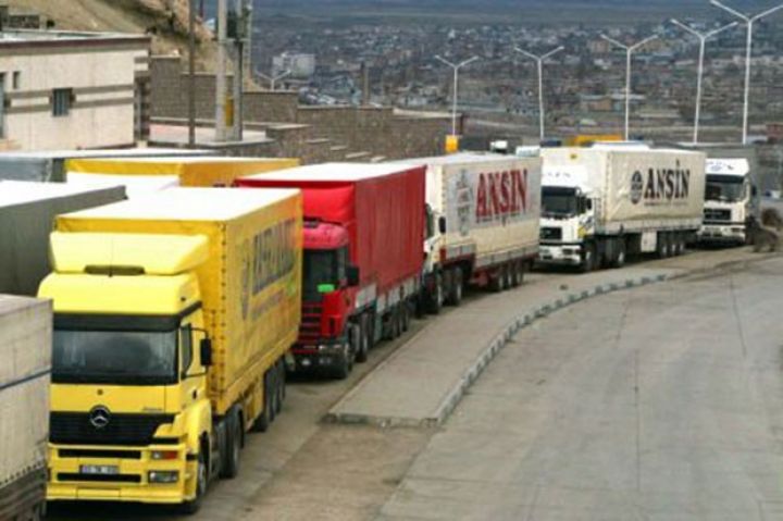 Azərbaycanın gömrük postunda TIR tıxacı 
