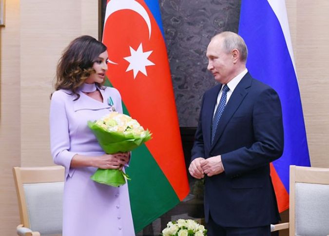 Mehriban Əliyeva Vladimir Putinlə görüşüb