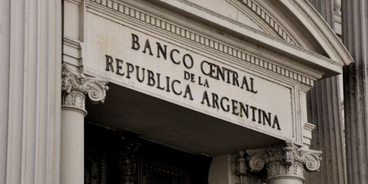 Argentinada şirkətlərin valyuta əməliyyatlarına məhdudiyyət tətbiq edildi  