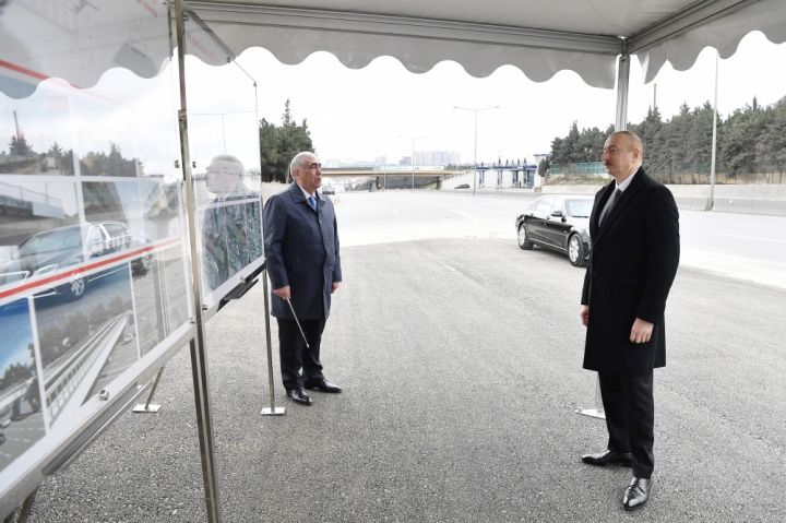 Prezident Bakı-Sumqayıt yolunda görülən işlərlə tanış olub