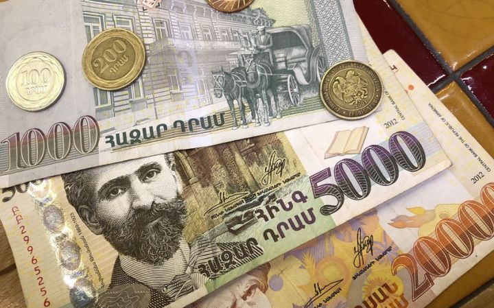 Ermənistanın milli valyutası "ölür"