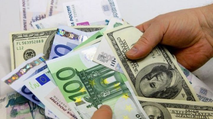 Avro dollar qarşısında 3 ilin ən aşağı səviyyəsinə düşdü