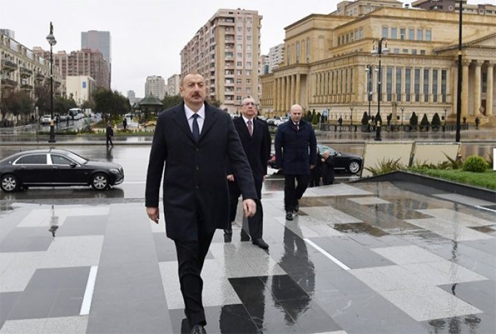 İlham Əliyev yeni salınmış parkda olub