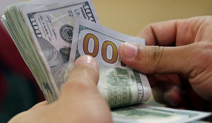 Bank valyuta mübadiləsi şöbələrindən birini bağlayır