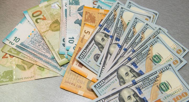 Banklarda Dollar, Avro, Rubl və Lirənin alış-satış qiymətləri