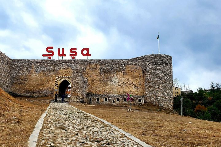 Şuşada yeni məktəbin tikintisinə başlanılıb