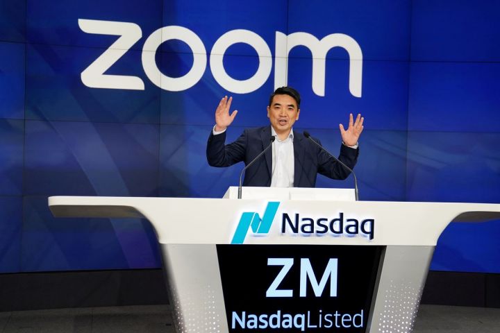 Zoom-un qurucusu  səhmlərinin 6 milyard dollarlıq hissəsini bağışladı