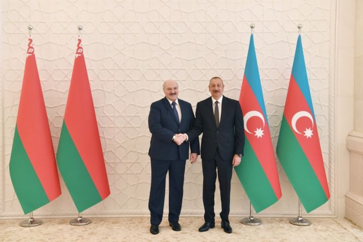 Əliyev Lukaşenkoya zəng edib