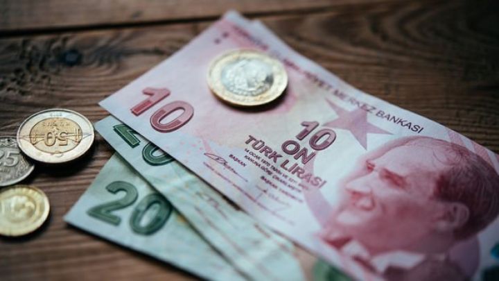 Türk lirəsi sabah gözələnilən qərar ilə əlaqədar olaraq dəyər itirir