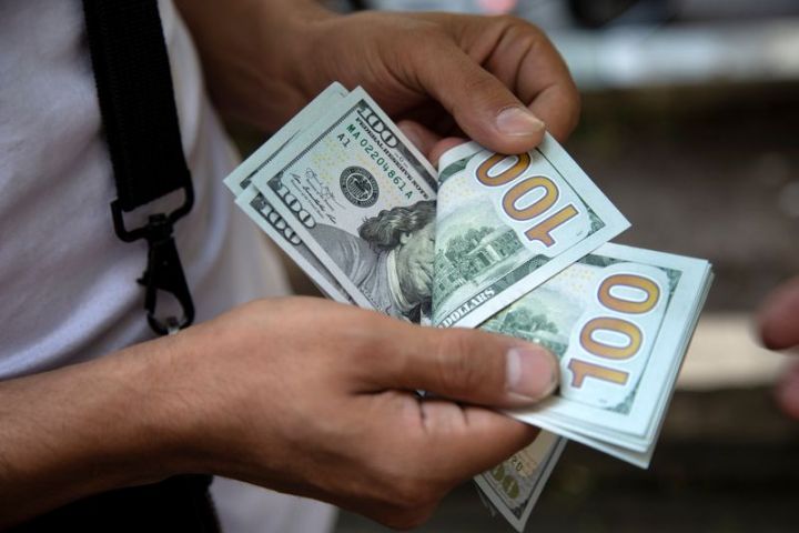 Valyuta hərracında satış 100 milyon dollara yaxın qalmaqda davam edir
