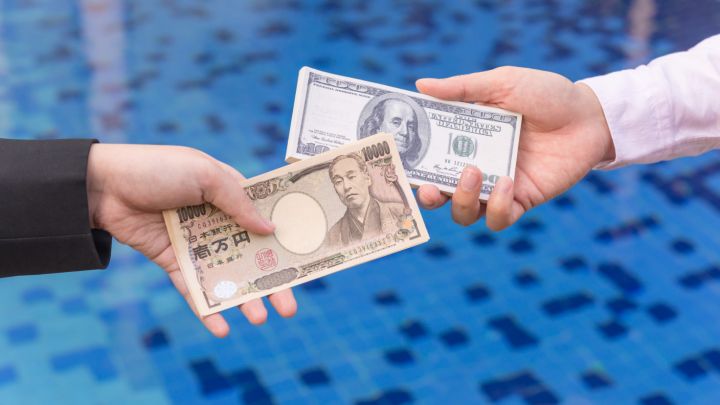 Dollar yen qarşısında 2017-ci ilin martından bəri ən yüksək səviyyəyə qalxıb