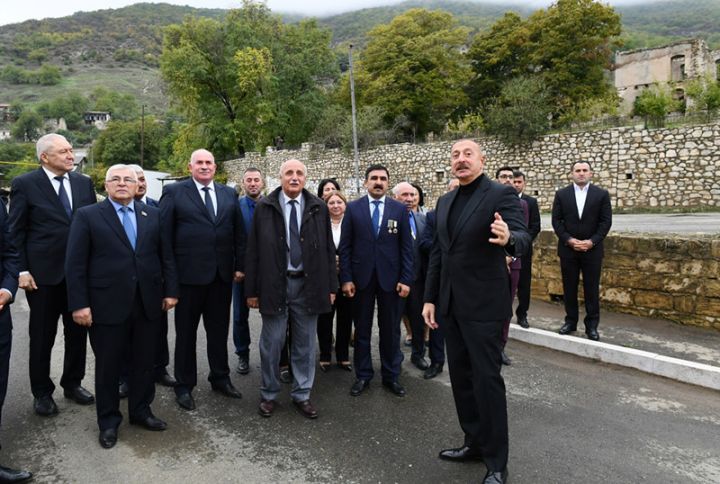 İlham Əliyev Hadrut qəsəbəsinə və Tuğ kəndinə səfər edib