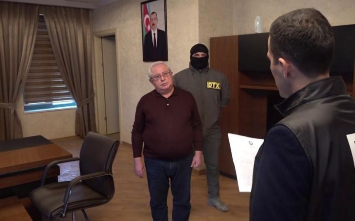 Prokuror sabiq icra başçısına 11 il  cəza istədi
