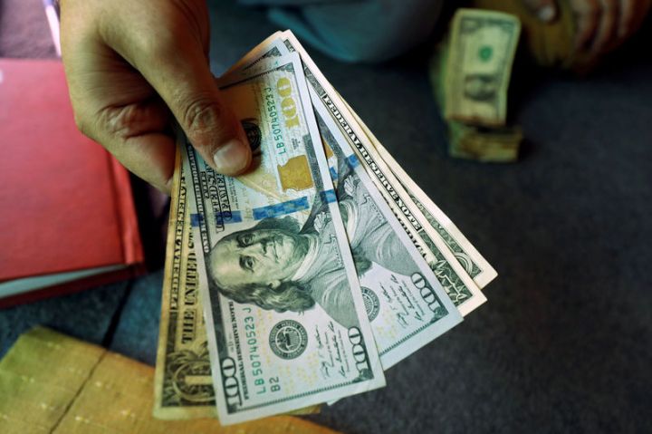 Dolların bazar ertəsinə olan rəsmi məzənnəsi açıqlandı