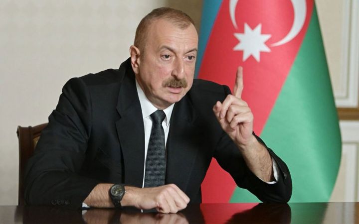 "Xaricdən avtomobillər, texnika, mebel alırlar. Buna son qoyulmalıdır"