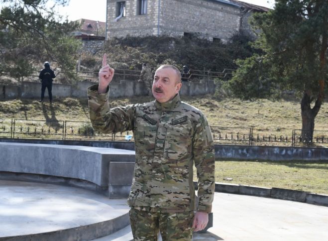 İlham Əliyev Dağlıq Qarabağdakı "siyasətçi" ünsürlərə xəbərdarlıq etdi
