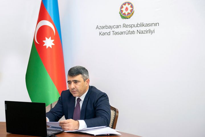 İnam Kərimov müşavirə keçirib
