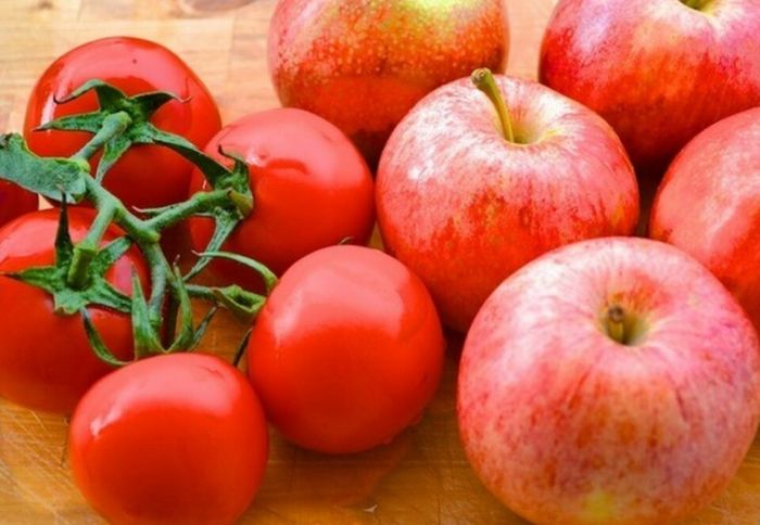 Rusiya Azərbaycandan alma və pomidor idxalına qoyduğu qadağanı götürdü