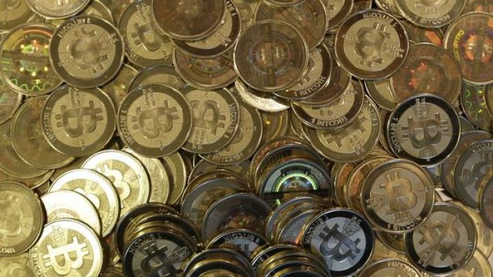 Bitcoin-in qiyməti 30 min dollardan aşağı düşdü