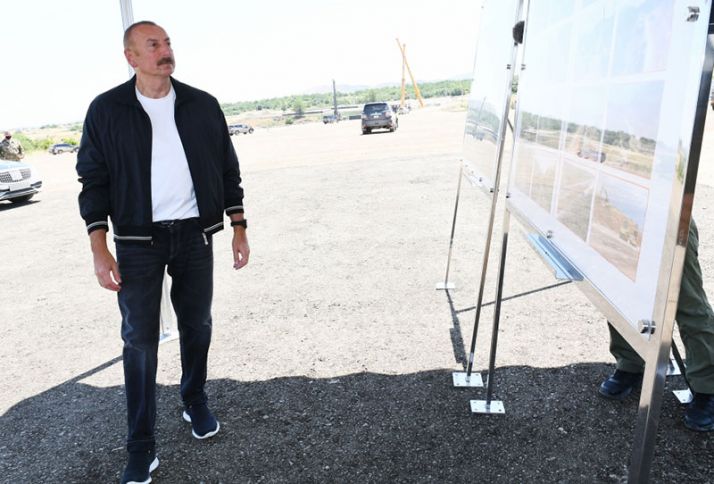 İlham Əliyev Zəfər yolunun tikintisi ilə tanış olub