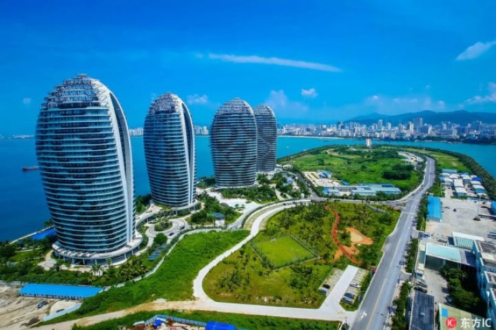 Haynanda rüsumsuz mağazaların satışı ilin əvvəlindən 1,57 milyard dolları ötüb