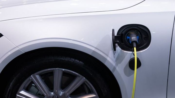 2026-cı ildə elektrikli avtomobillərin evdə enerji yığmasına 16 milyard dollar xərclənəcək