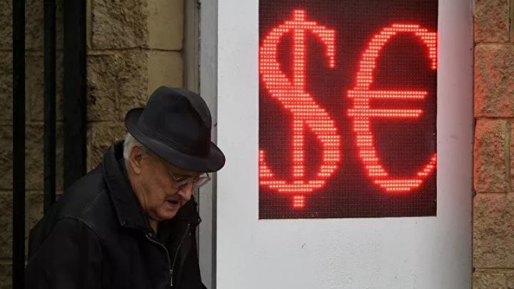 Dolların rubla nisbətdə məzənnəsi dəyişməyib, Avronun məzənnəsi düşüb