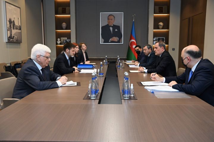 Nazir Putinin xüsusi nümayəndəsi ilə üçtərəfli bəyanatların icrasını müzakirə edib