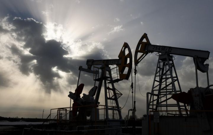 FT: Qərb enerji böhranının pisləşməsindən ehtiyat edərək Rusiya neftinə qarşı sanksiyaları təxirə salır
