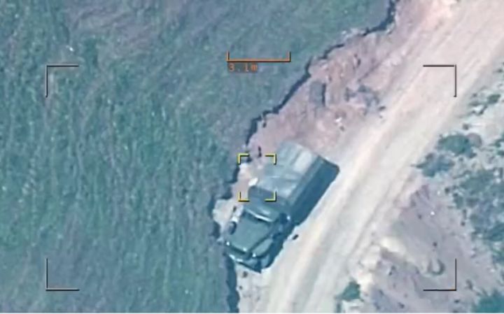 Azərbaycan Ordusu erməni terrorçularının avtomobilini məhv edib - VİDEO