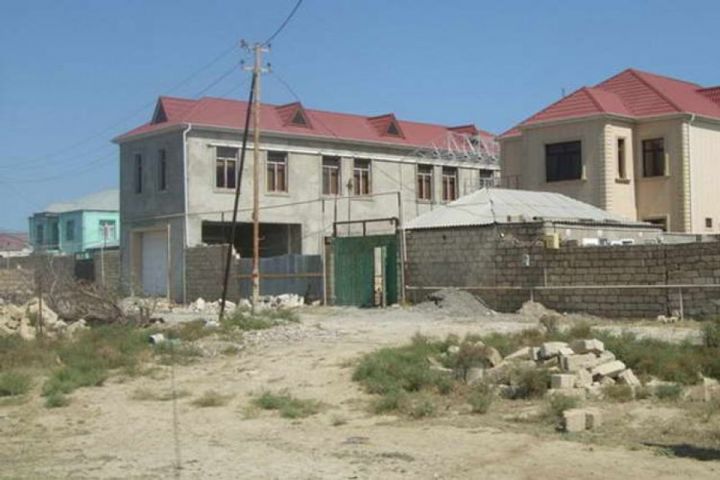 Kənd təsərrüfatı təyinatlı torpaqda ev tikənlərin cərimələnməsinə başlanılıb
