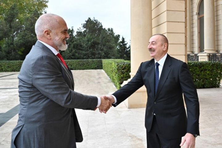 Əliyev "Biz Tiranada səfirlik açırıq" dedi, Rama "çox vacib bir məsələdir" şərhini etdi