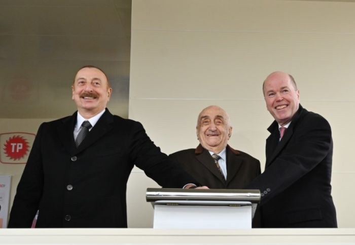İlham Əliyev nəhəng qurğunun dənizə yola salınması mərasimində iştirak etdi - YENİLƏNİB