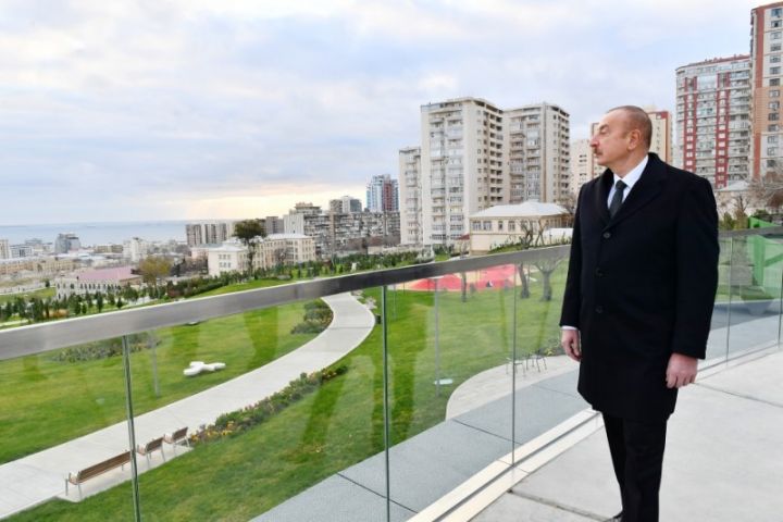 İlham Əliyev Bakıda Mərkəzi Parkın ikinci hissəsinin açılışında iştirak edib