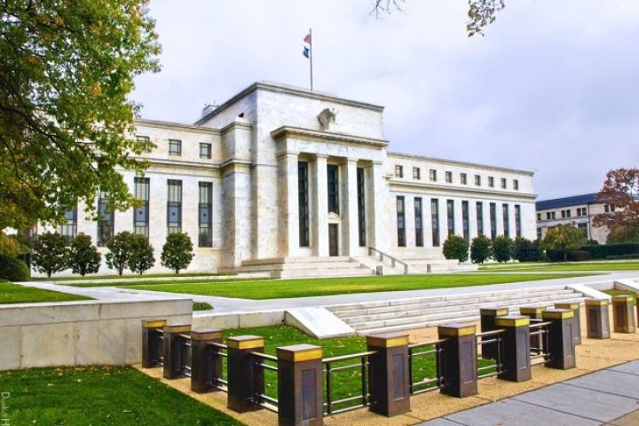 "FED faizin artırılması sürətini yavaşlata biləcək bir mərhələyə yaxınlaşır"