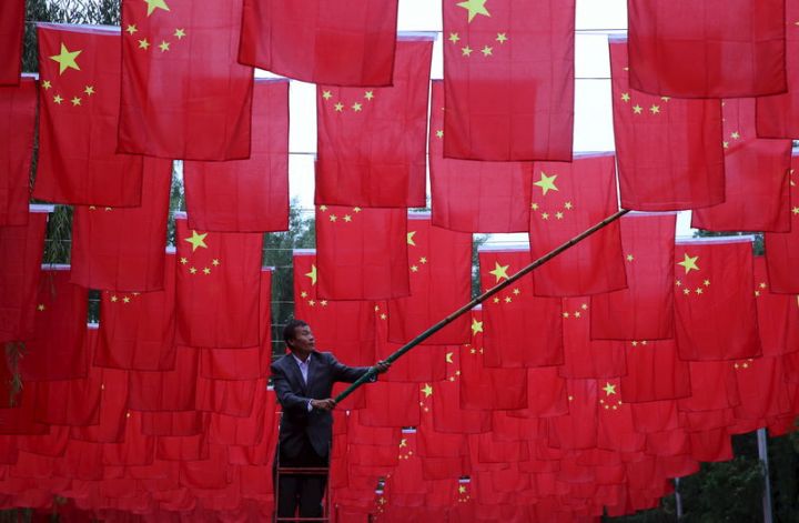 Sərt karantin rejiminə etirazlar fonunda Çin səhmləri və yuan ucuzlaşıb