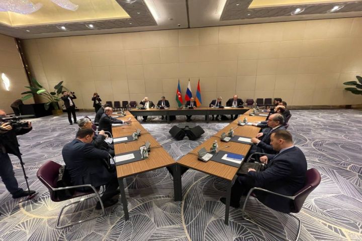 Rusiya, Azərbaycan və Ermənistan xarici işlər nazirlərinin görüşü başlayıb