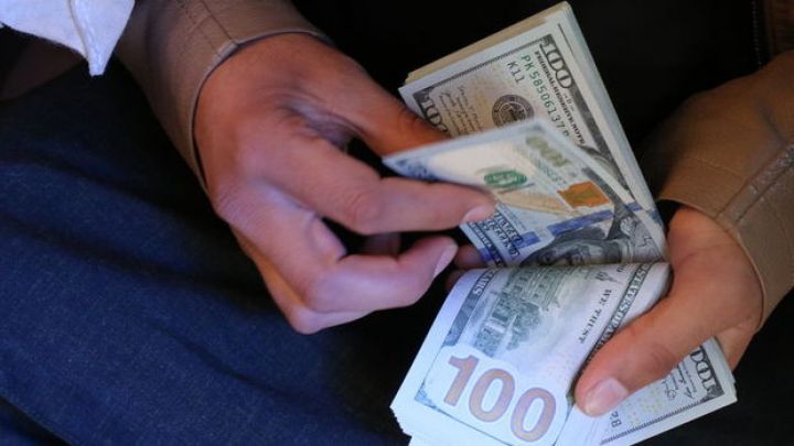 Valyuta hərracı keçirildi - SATILAN DOLLARIN MƏBLƏĞİ