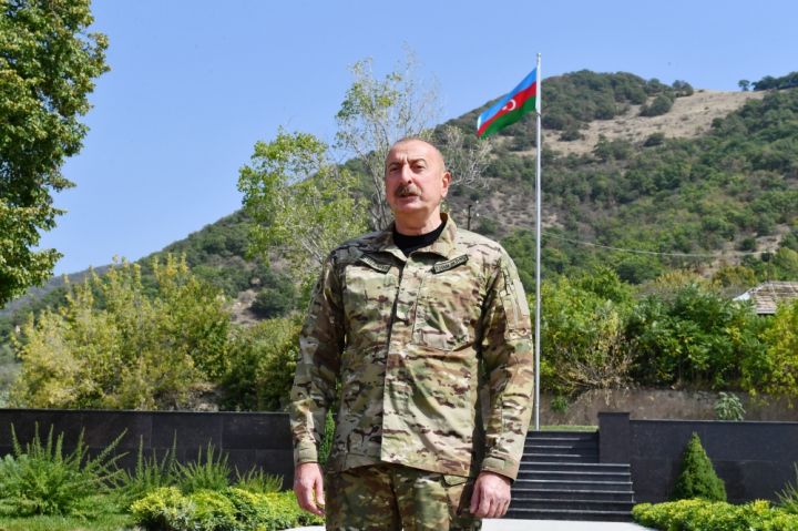 İlham Əliyev Laçında Azərbaycan Bayrağını ucaldıb, çıxış etdi - TAM MƏTN