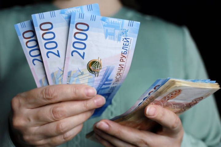 Moskva birjasında hərracların açılışında dolların məzənnəsi düşüb