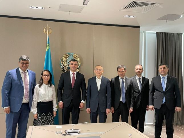 Azərbaycan və Qazaxıstan mərkəzi bankları müzakirələr aparıb