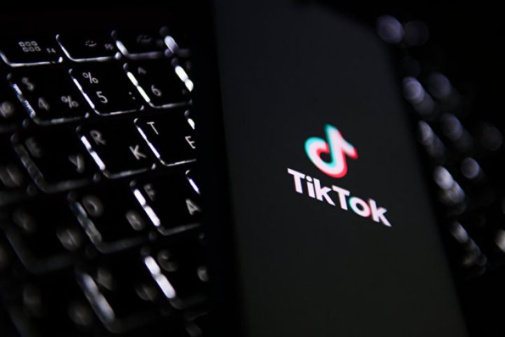 TikTok 18 yaşdan kiçik şəxslərin sosial şəbəkədən istifadə müddətinə məhdudiyyətlər qoyur