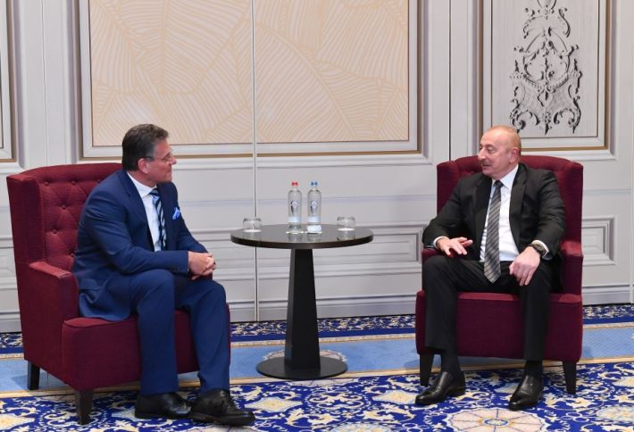 Əliyev Belçikadadır, ilk görüşünü keçirib