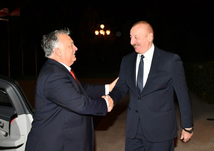 Əliyevin Macarıstan Baş naziri ilə görüşü başlayıb