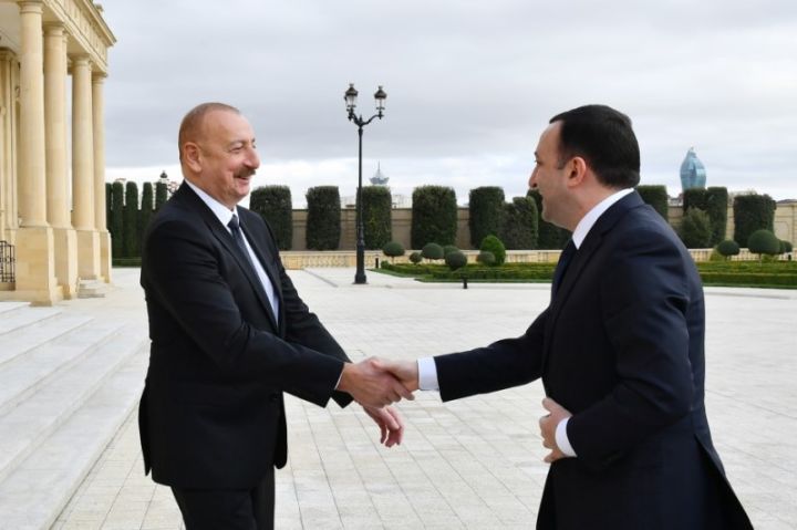 İlham Əliyev Gürcüstanın Baş naziri ilə görüşüb