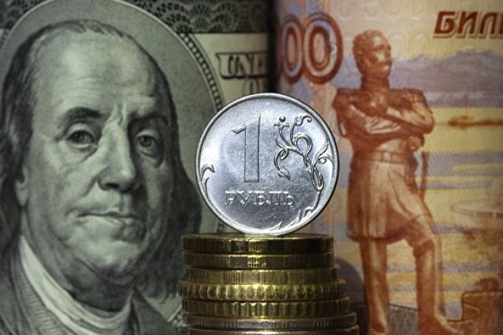 Bahalı neft rubla kömək etmir - "Dolların üçrəqəmli qiymətilə yaşamağa öyrəşməli olacaqlar "